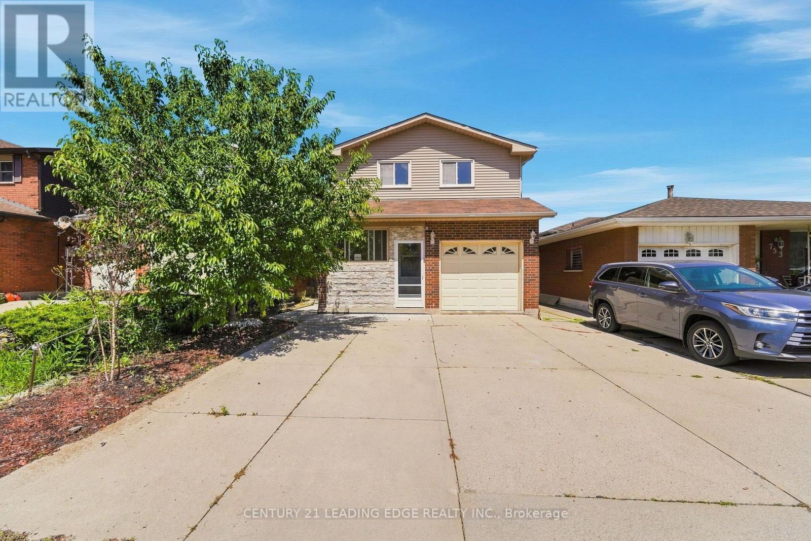 749 STONE CHURCH ROAD E Property Photo 1