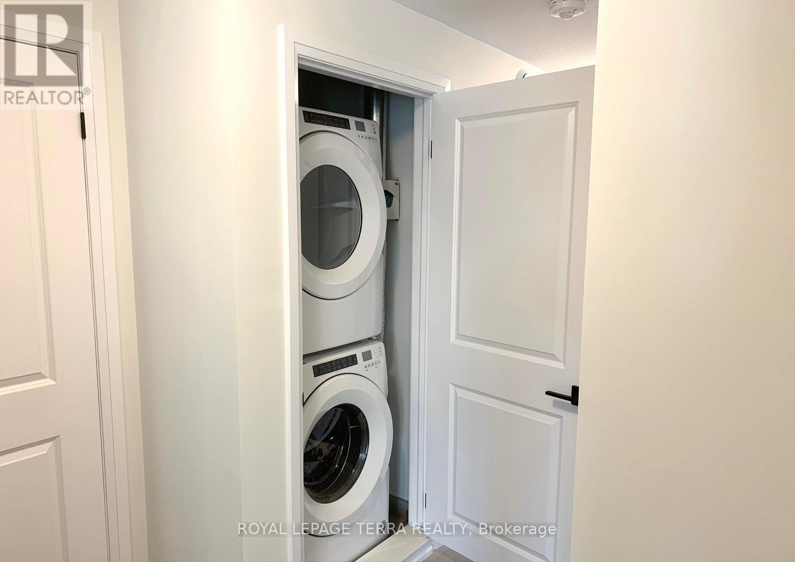 38 - 261 Woodbine Avenue Property Photo 10