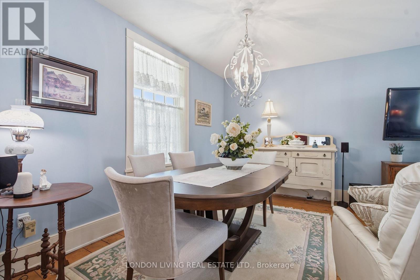 24 Centre Street Property Photo 5