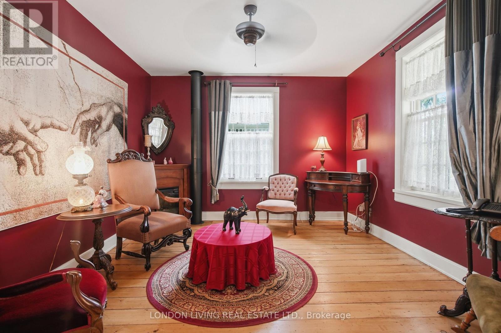 24 Centre Street Property Photo 9