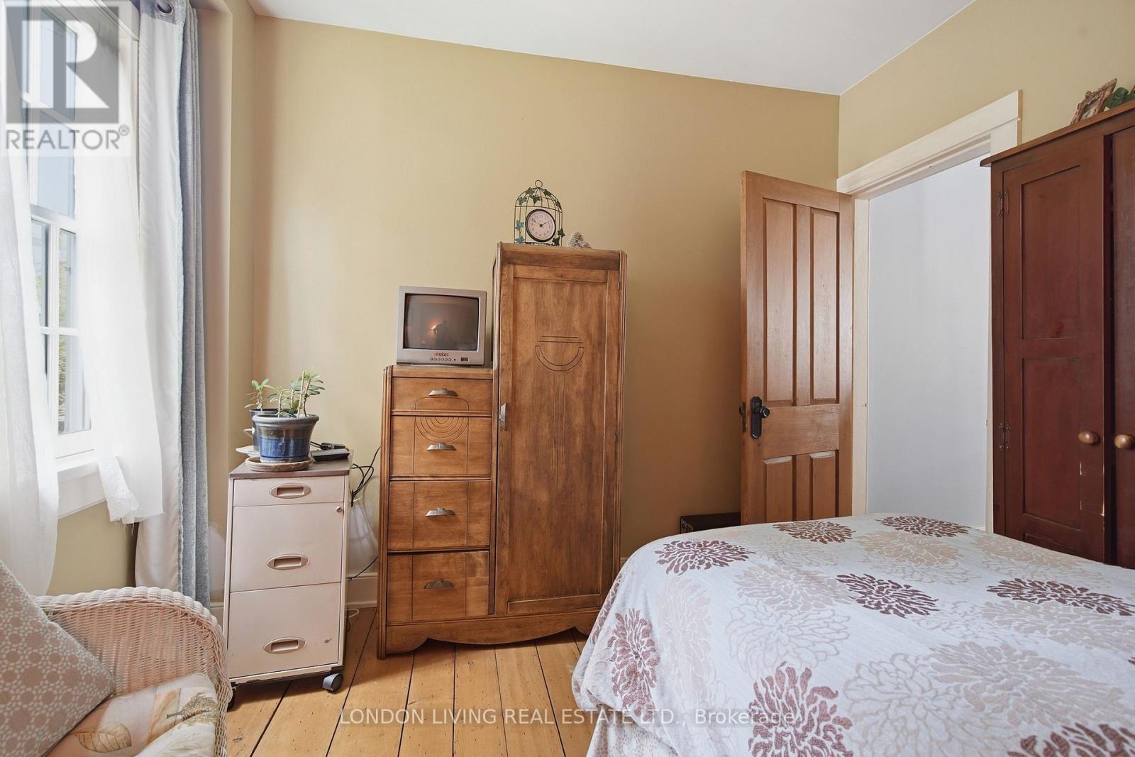 24 Centre Street Property Photo 11