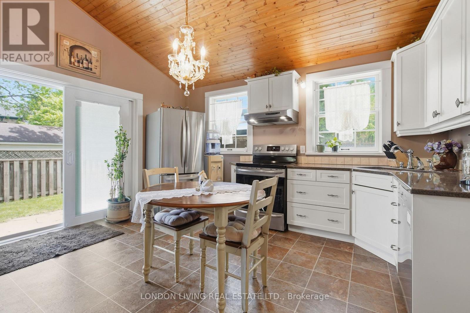24 Centre Street Property Photo 14
