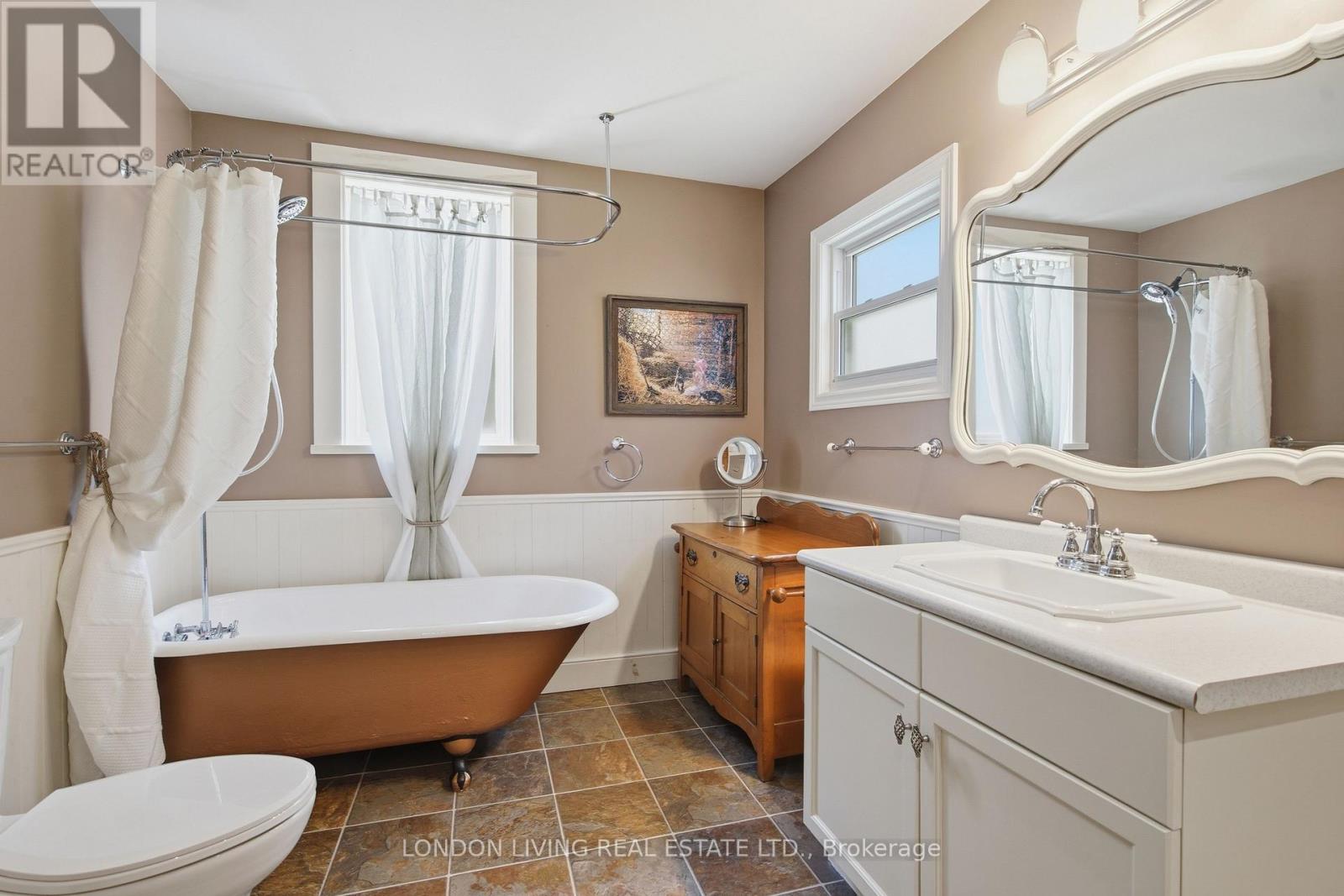 24 Centre Street Property Photo 17