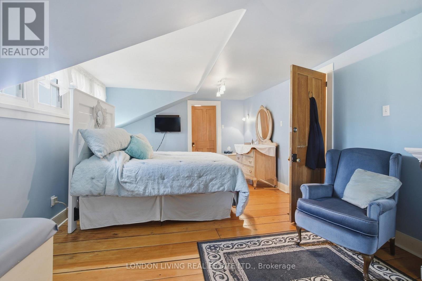 24 Centre Street Property Photo 19
