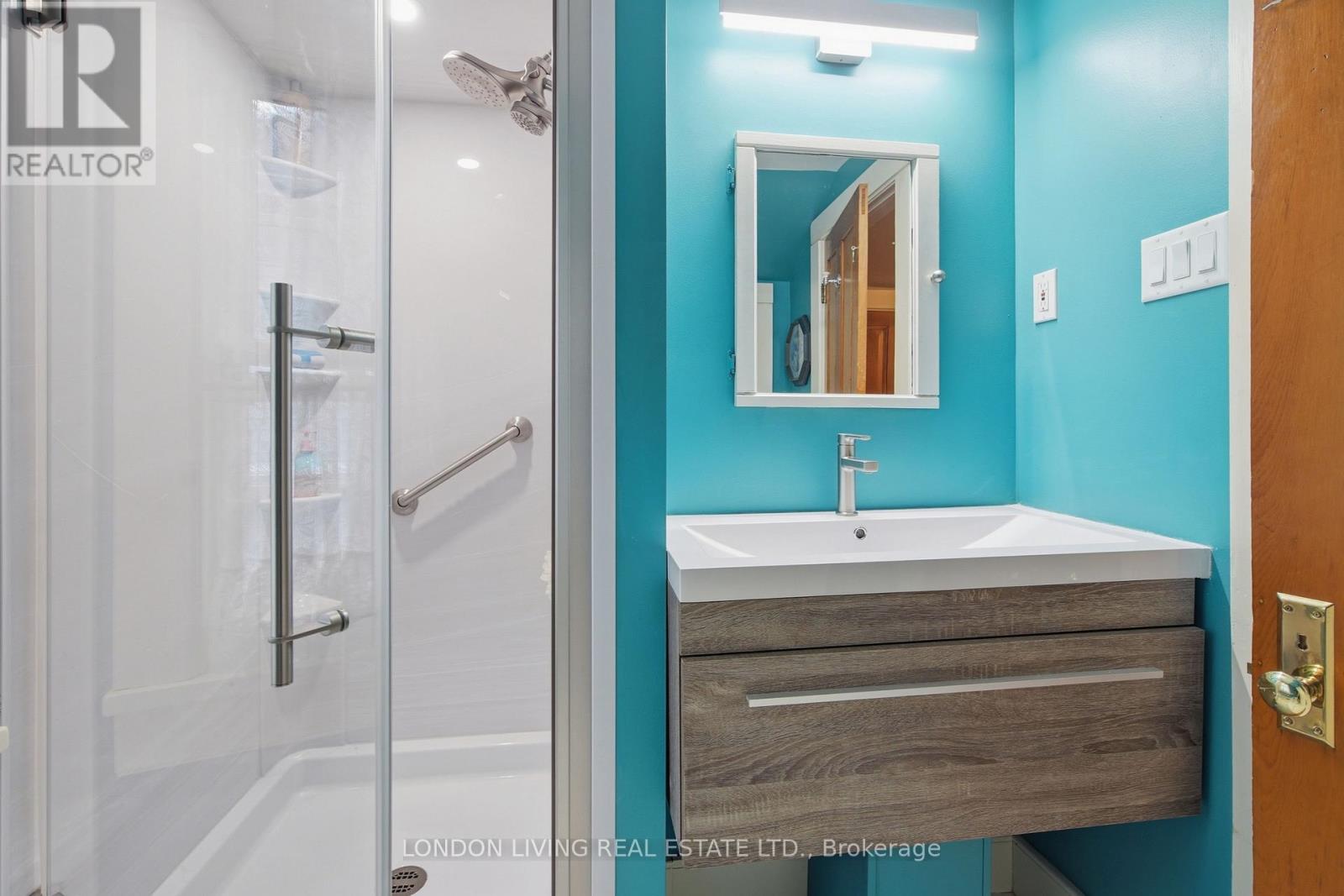 24 Centre Street Property Photo 23