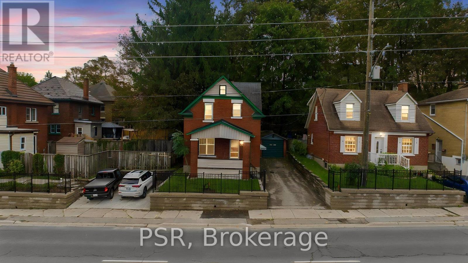 381 Victoria Street N Property Photo 1