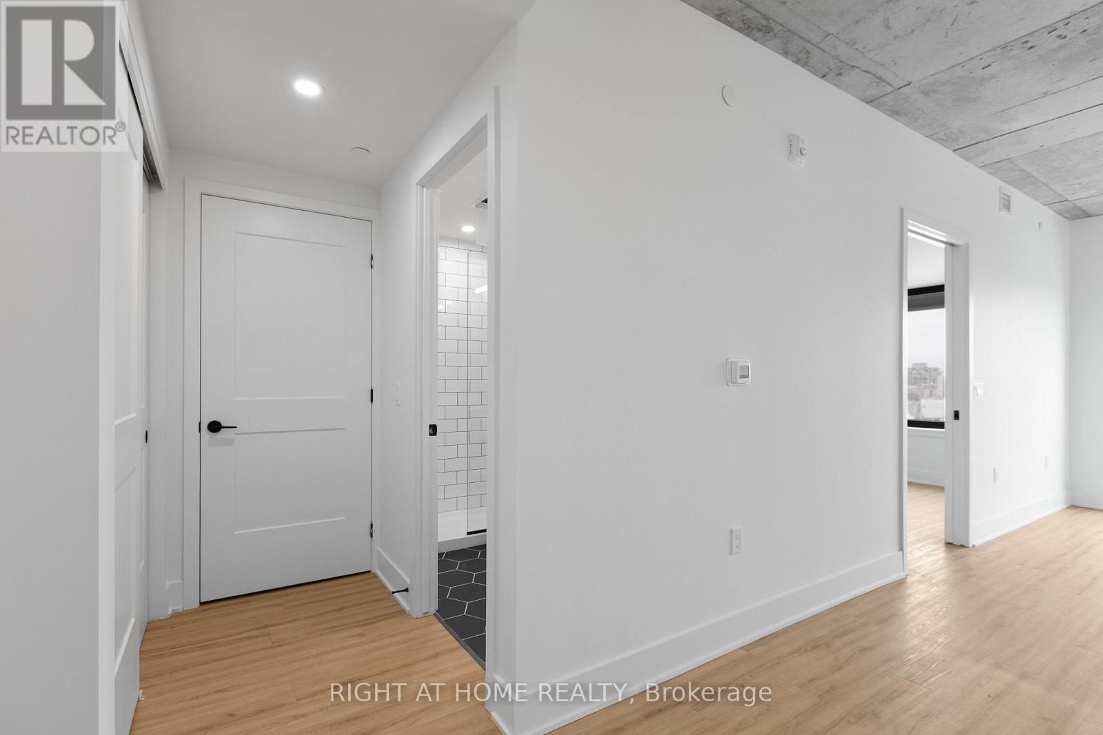 212 - 377 Winona Avenue Property Photo 9