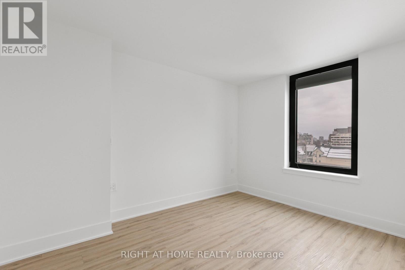 405 - 377 Winona Avenue Property Photo 10