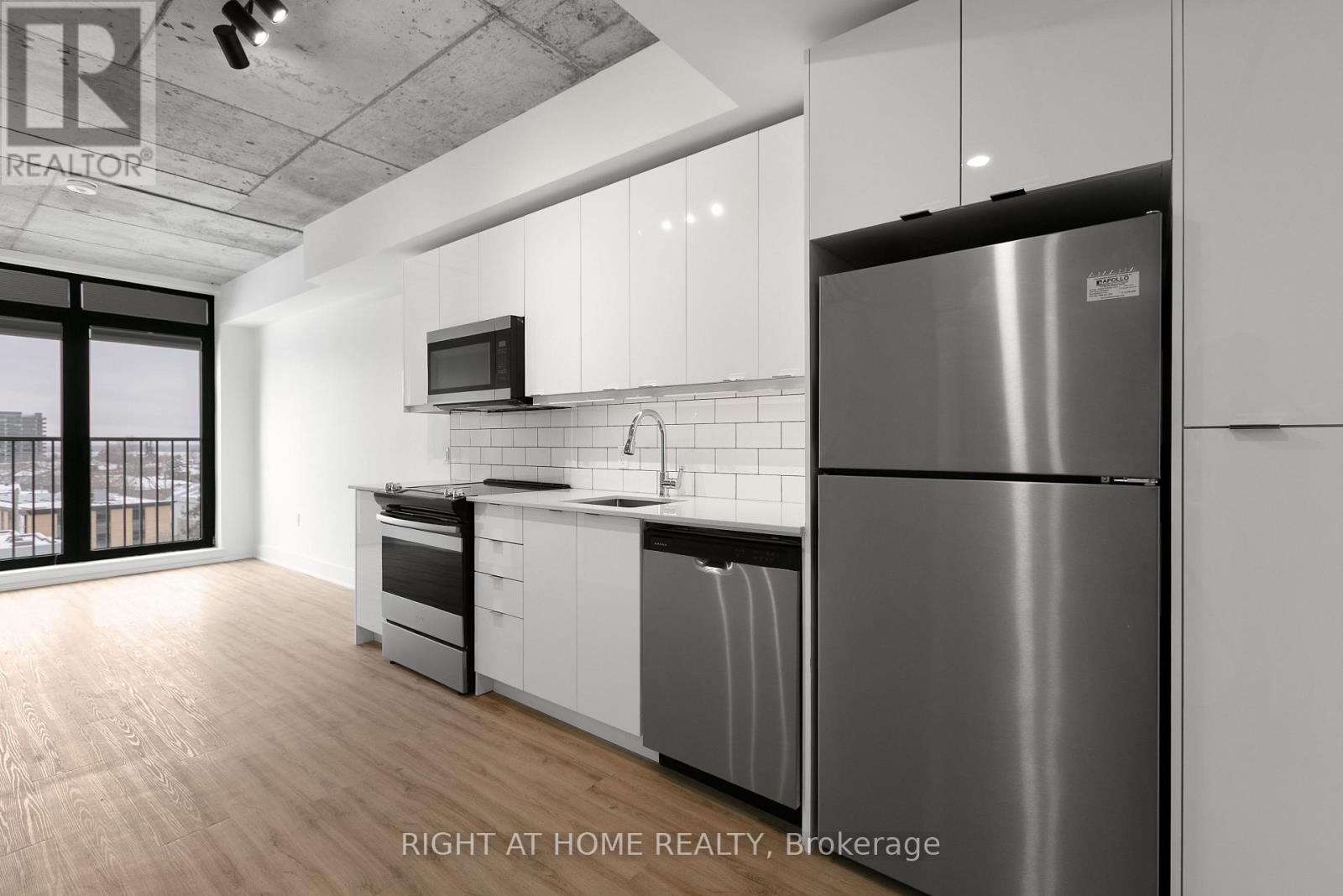 411 - 377 Winona Avenue Property Photo 5