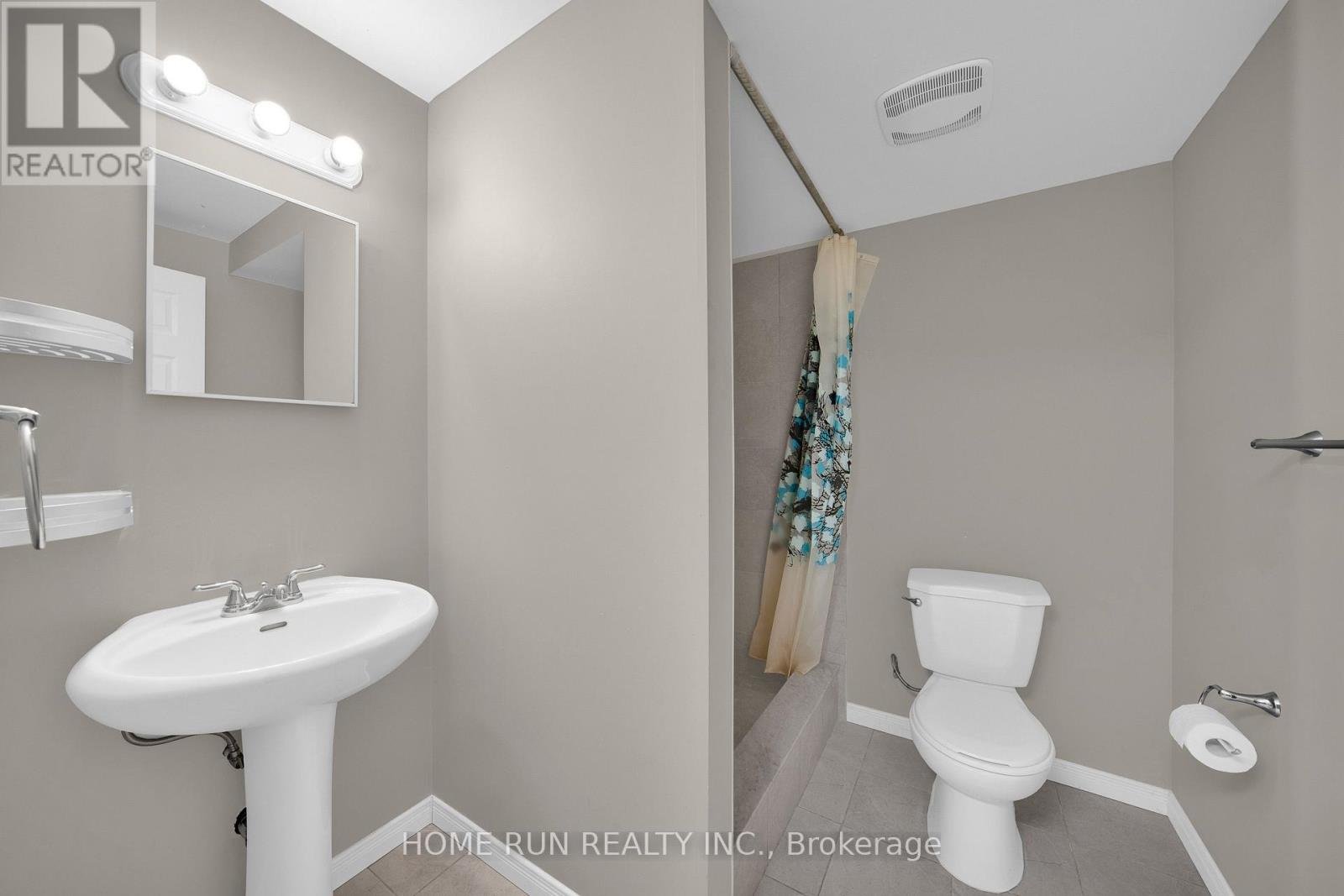 221 Royal Gala Private Property Photo 41