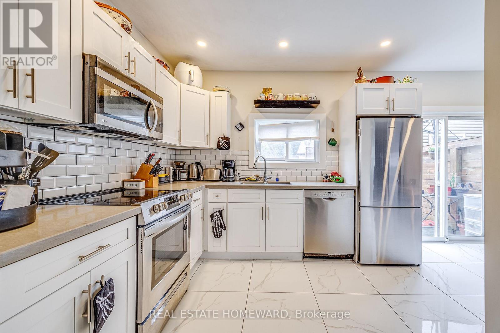 5164 St Lawrence Avenue Property Photo 1