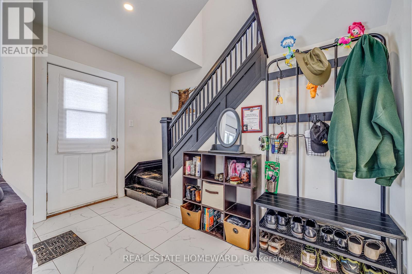 5164 St Lawrence Avenue Property Photo 6