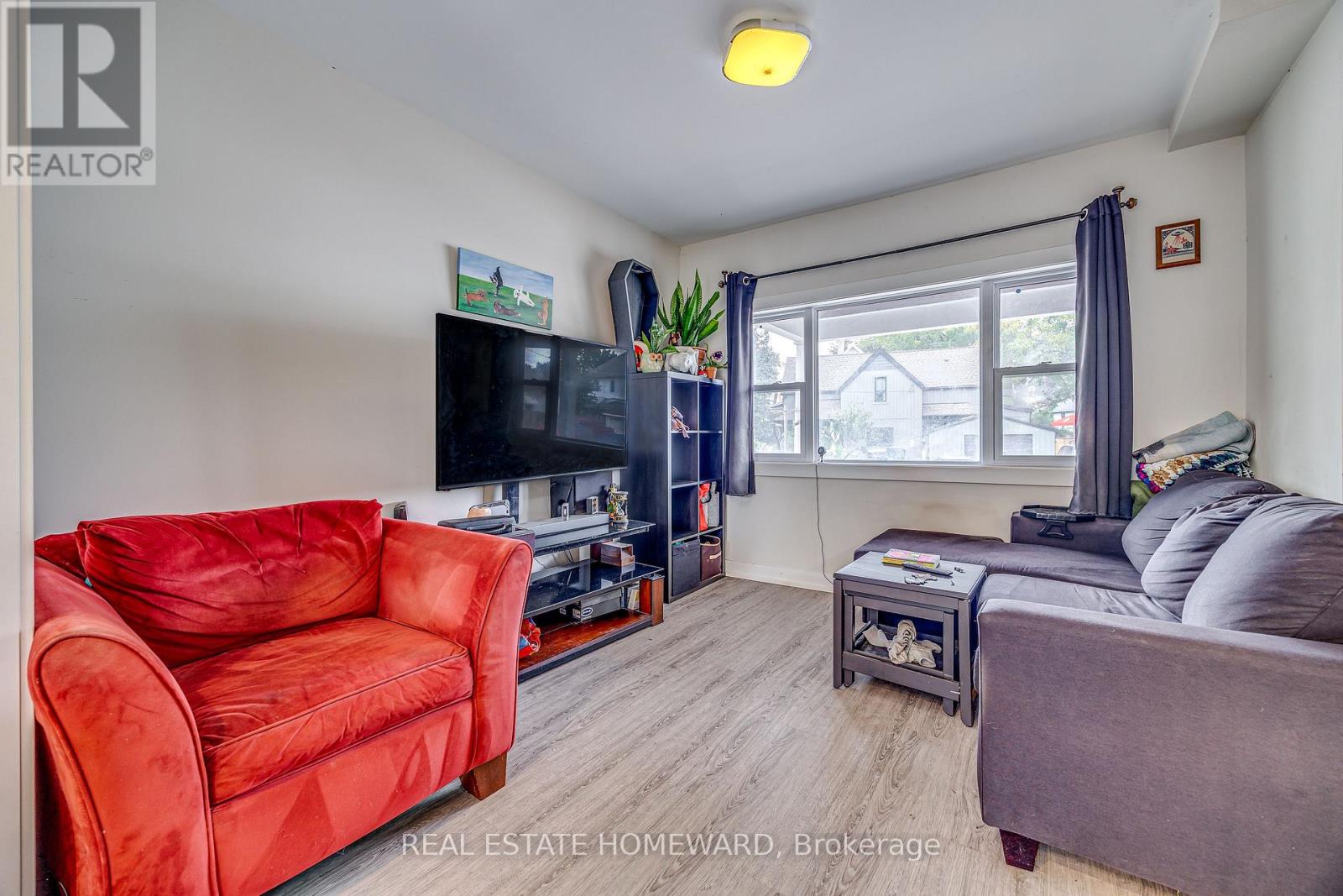 5164 St Lawrence Avenue Property Photo 7