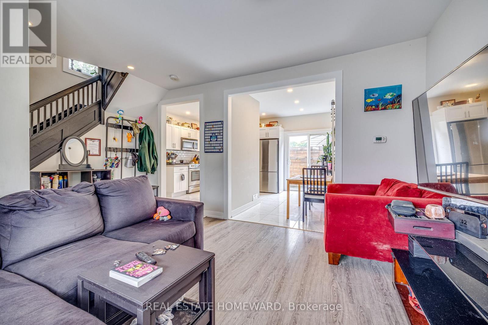 5164 St Lawrence Avenue Property Photo 8