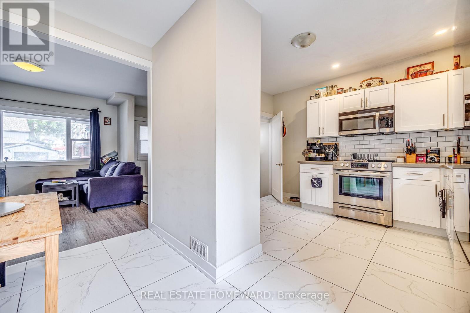 5164 St Lawrence Avenue Property Photo 10