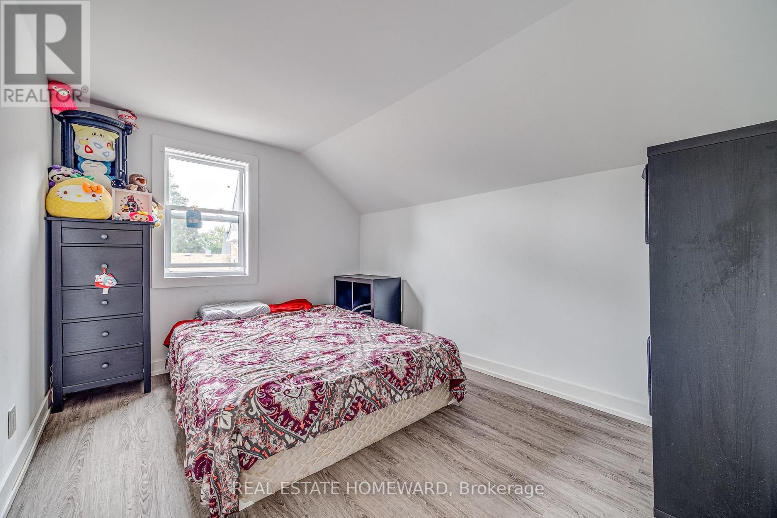 5164 St Lawrence Avenue Property Photo 16