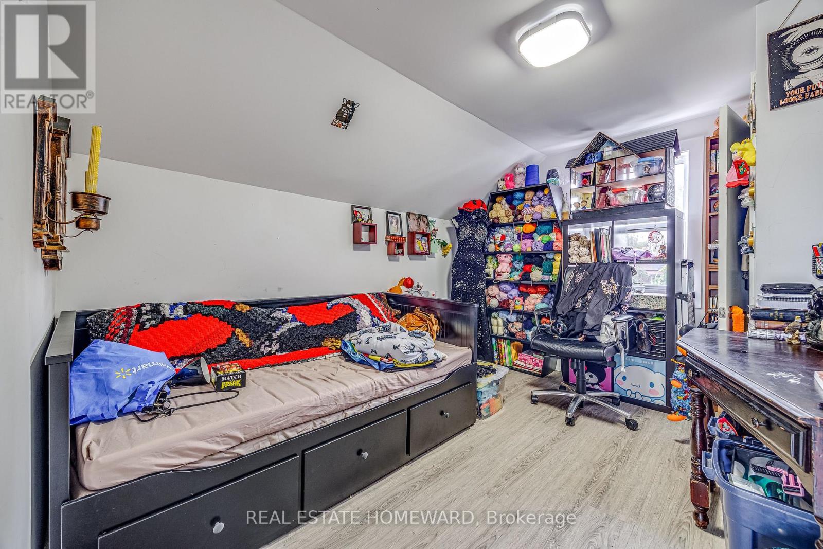 5164 St Lawrence Avenue Property Photo 17
