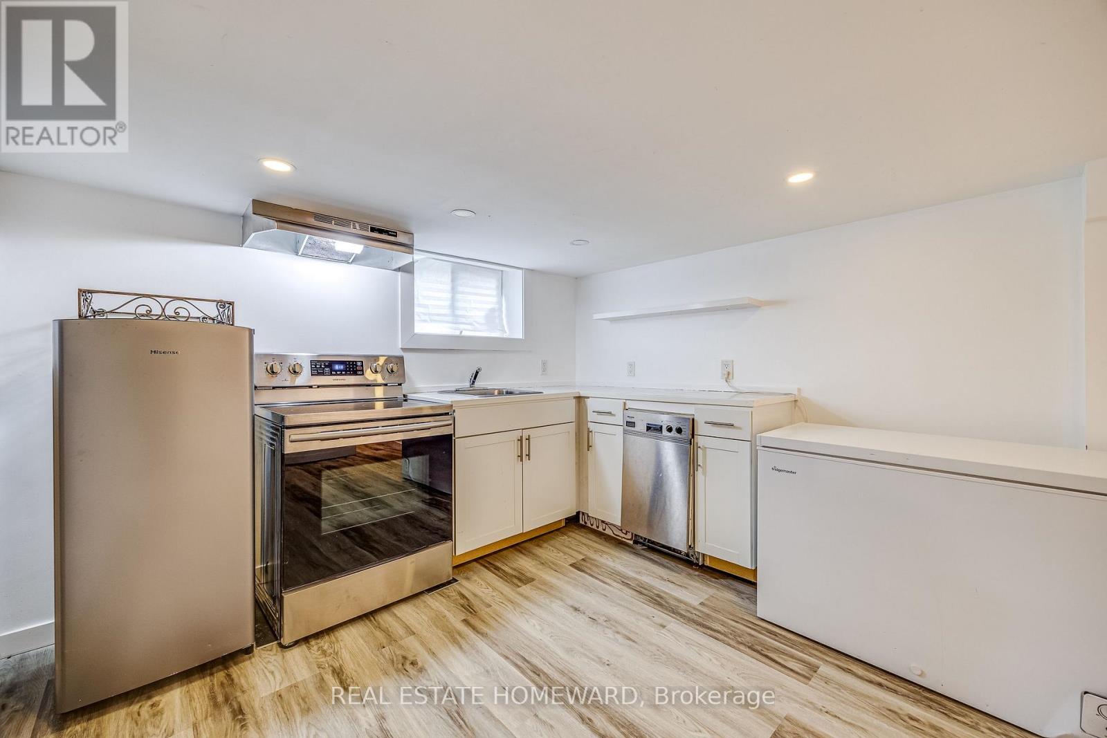 5164 St Lawrence Avenue Property Photo 19