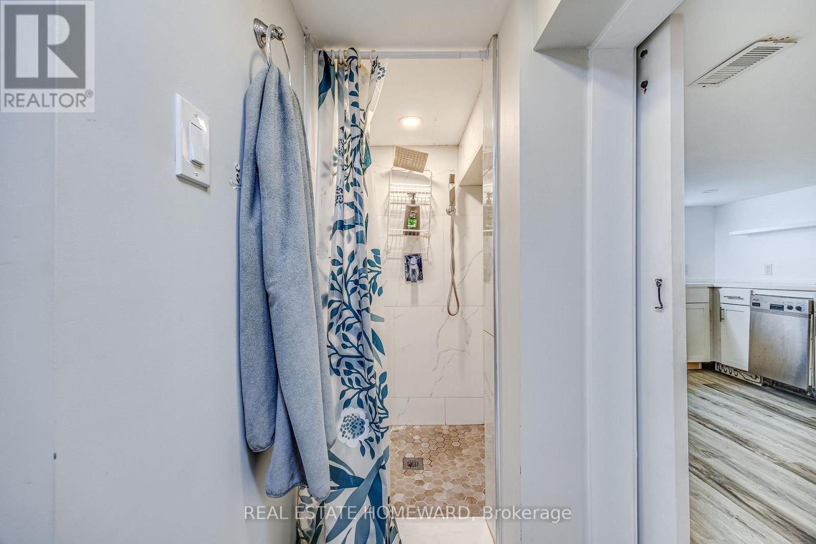5164 St Lawrence Avenue Property Photo 21