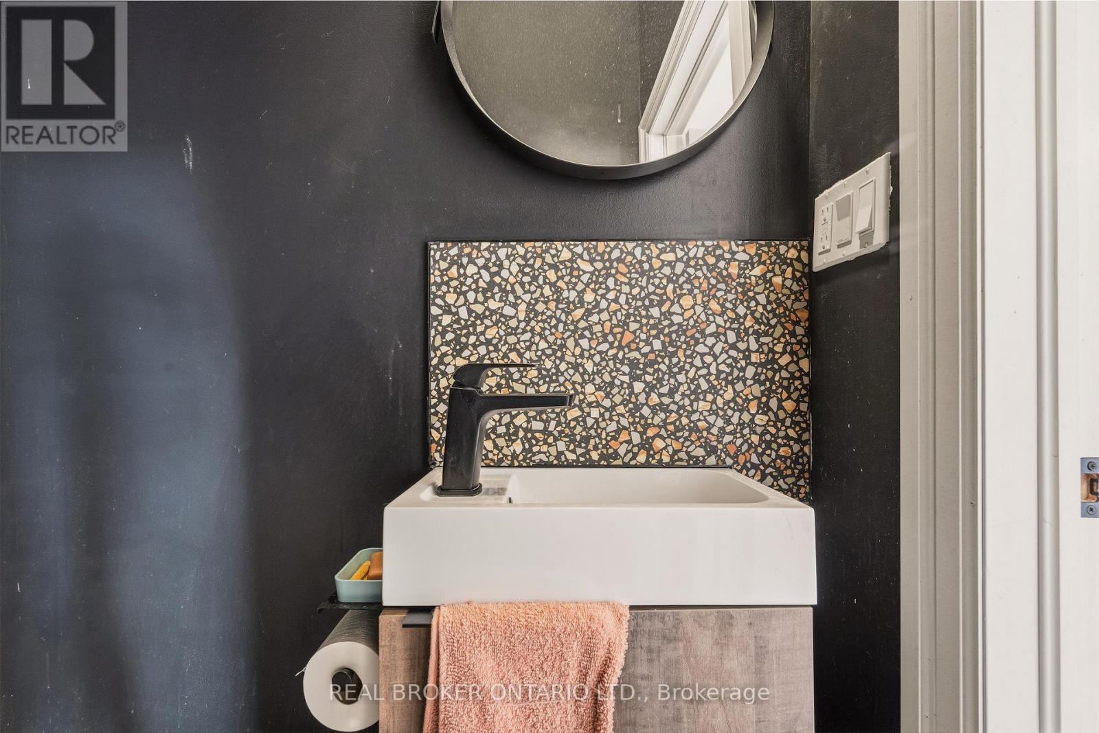 158 Hunter Street E Property Photo 15
