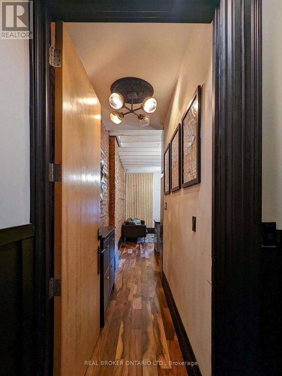 158 Hunter Street E Property Photo 16