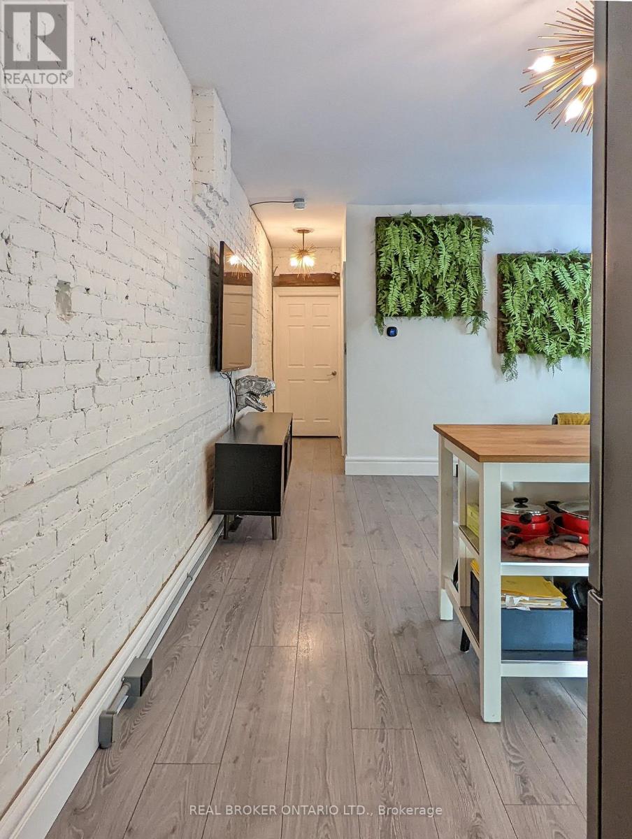 158 Hunter Street E Property Photo 27