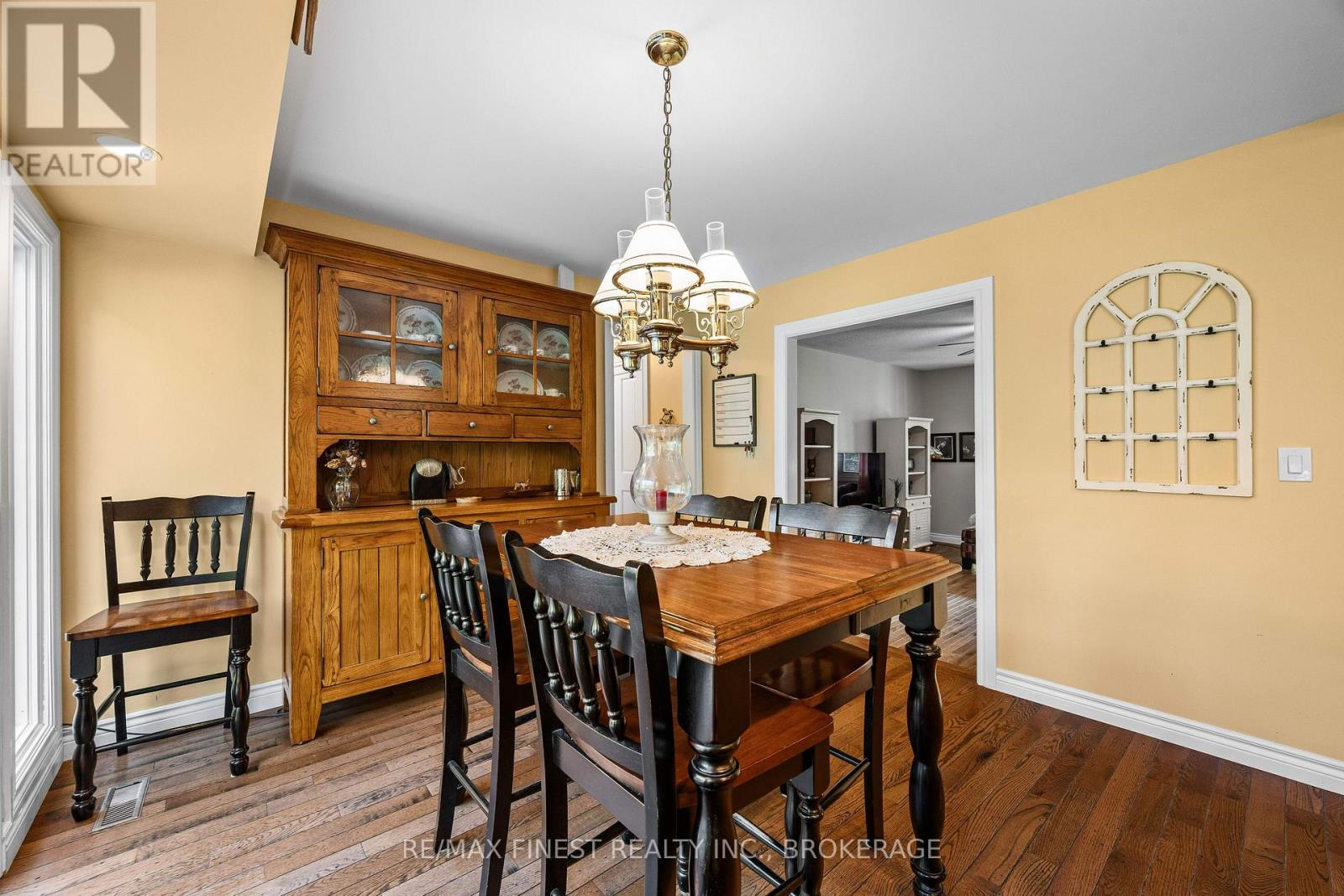2032 Valleyview Drive Property Photo 10