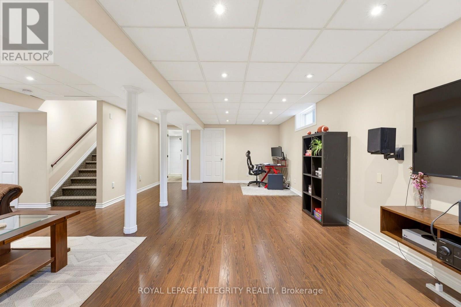 20 Merlin Street Property Photo 31