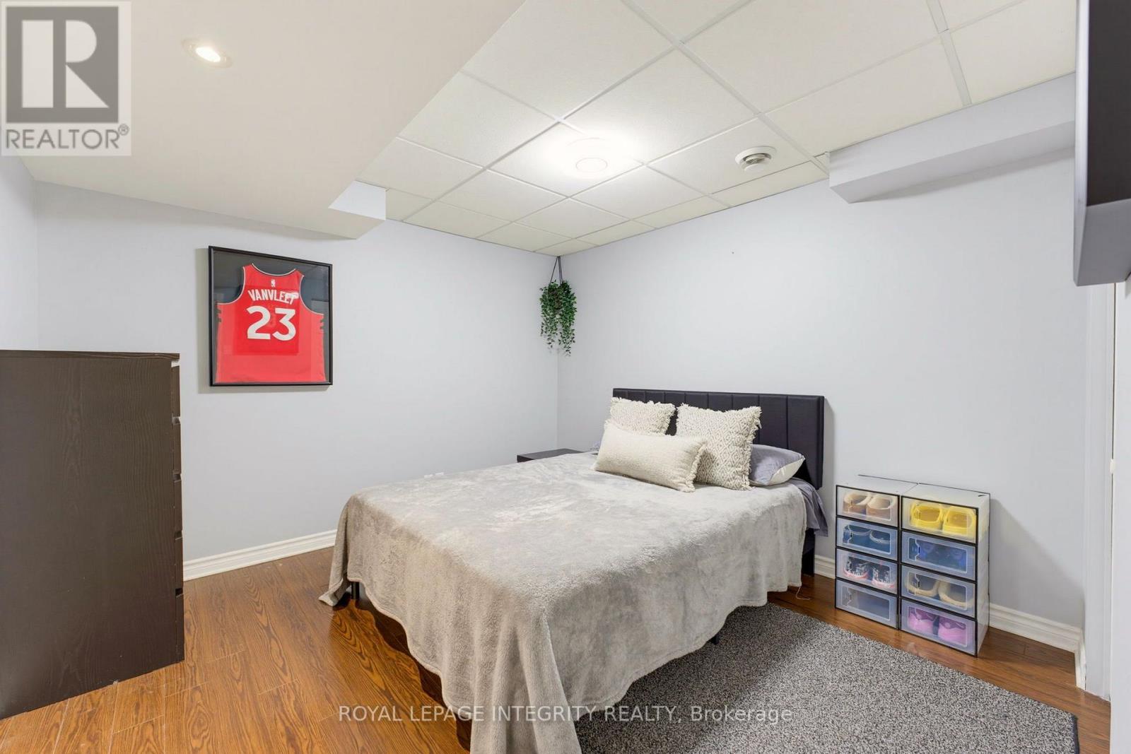 20 Merlin Street Property Photo 33