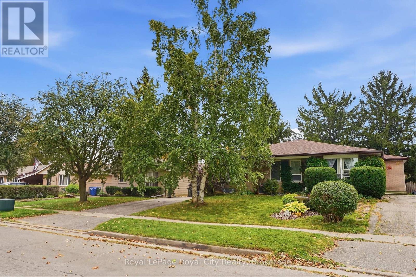 Upper - 37 Mcilwraith Crescent Property Photo 1