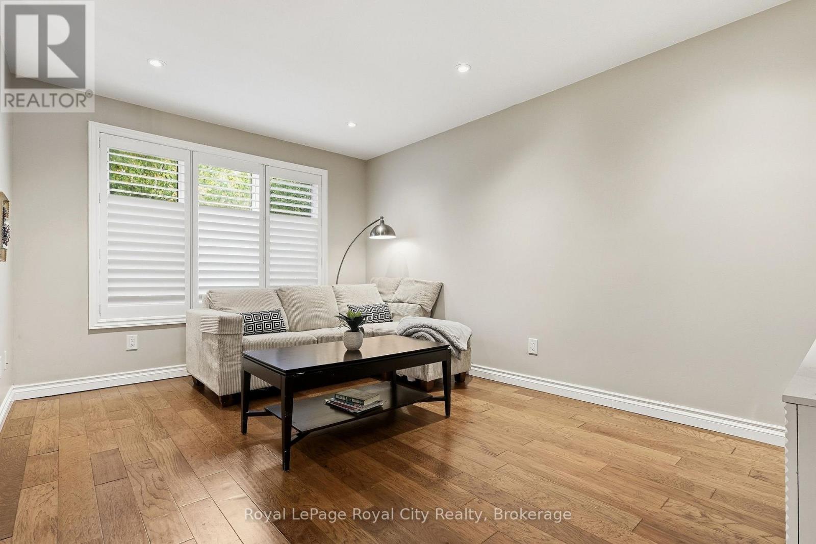 Upper - 37 Mcilwraith Crescent Property Photo 4