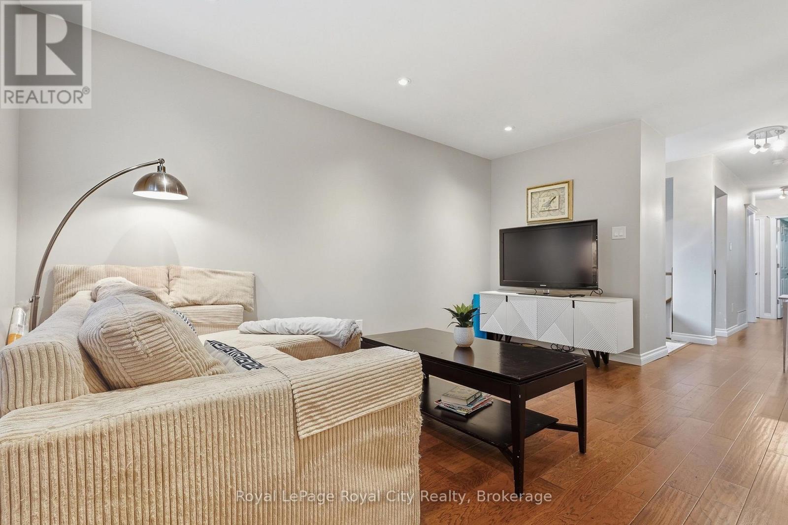 Upper - 37 Mcilwraith Crescent Property Photo 5