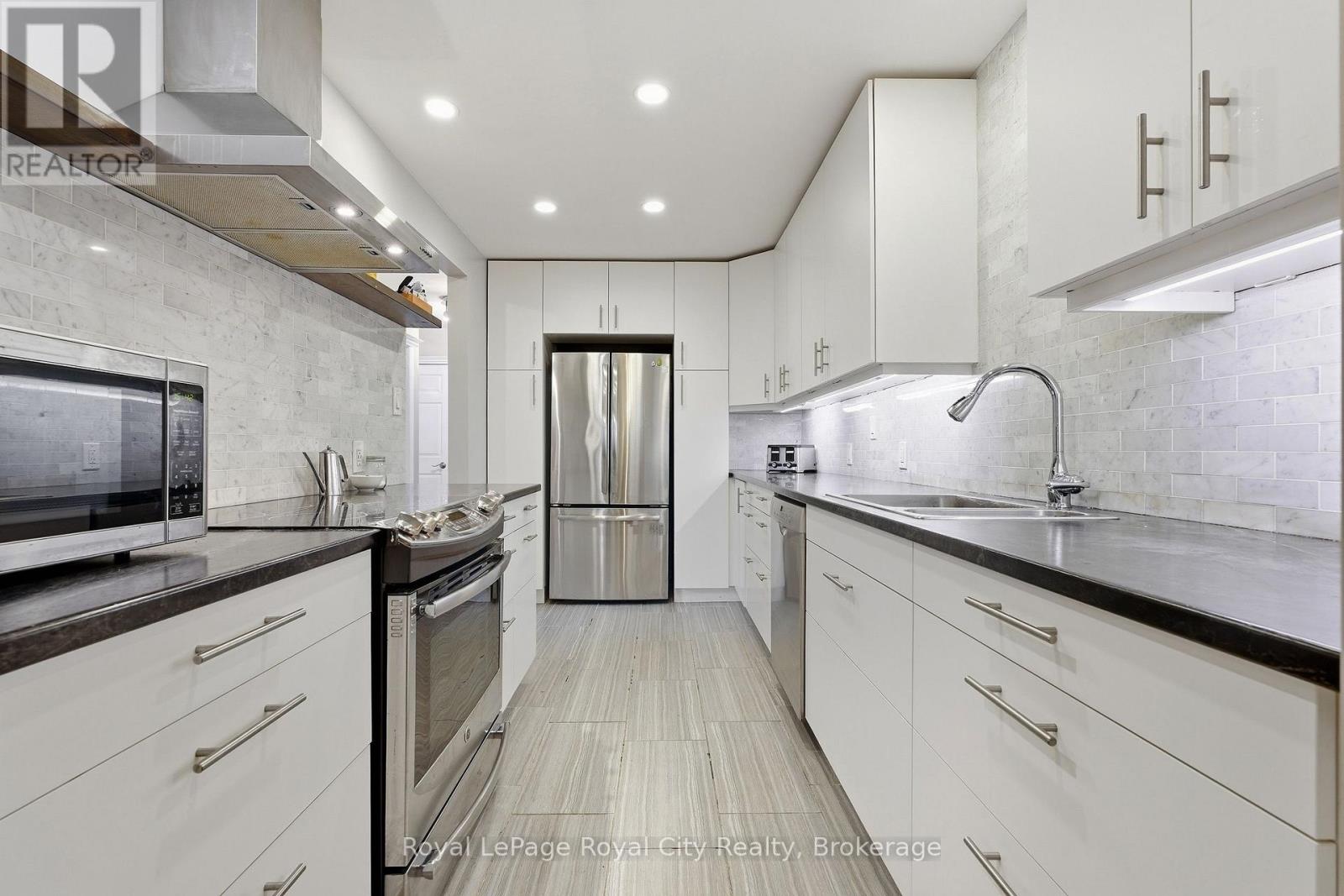 Upper - 37 Mcilwraith Crescent Property Photo 8