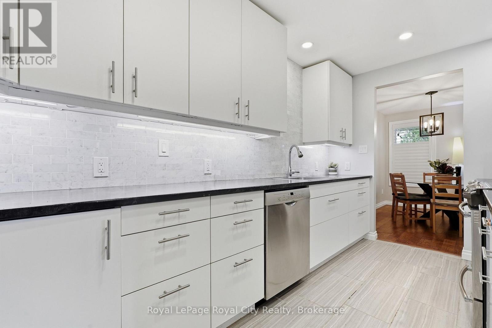 Upper - 37 Mcilwraith Crescent Property Photo 9