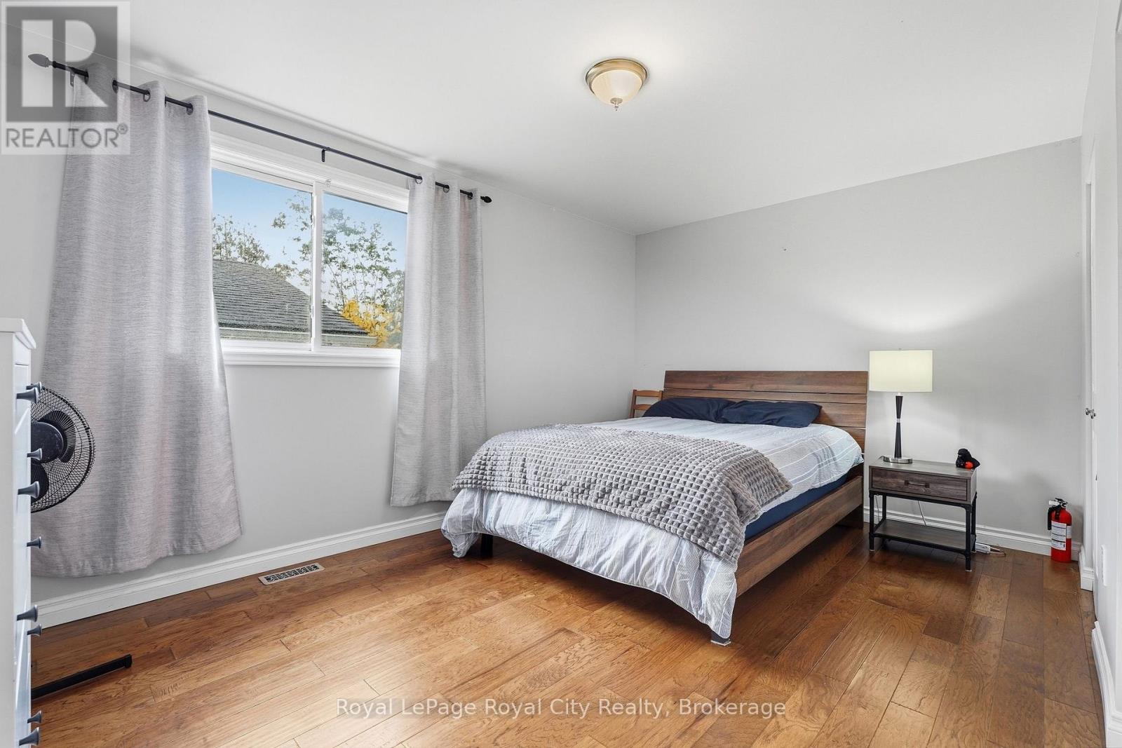 Upper - 37 Mcilwraith Crescent Property Photo 15