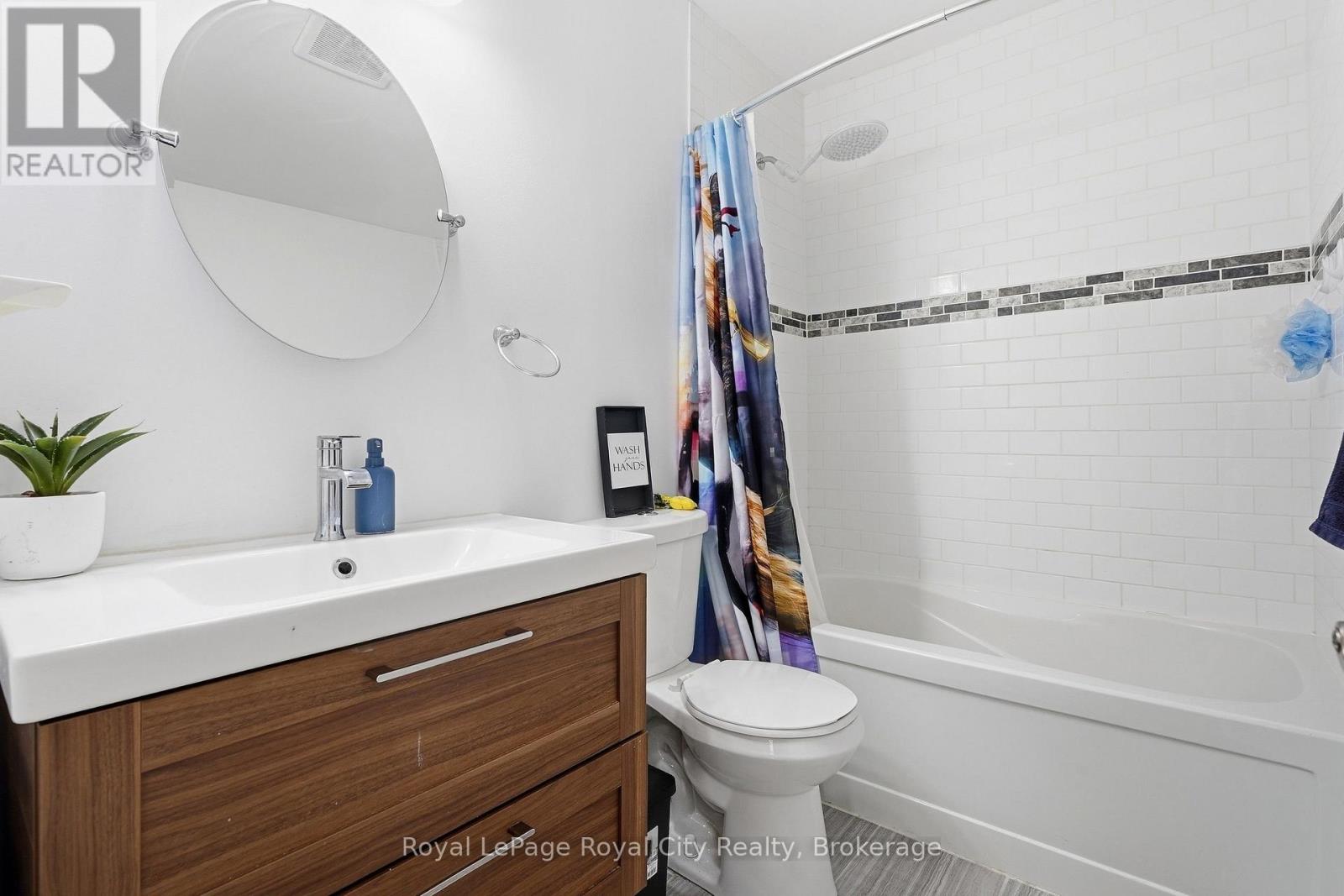 Upper - 37 Mcilwraith Crescent Property Photo 20