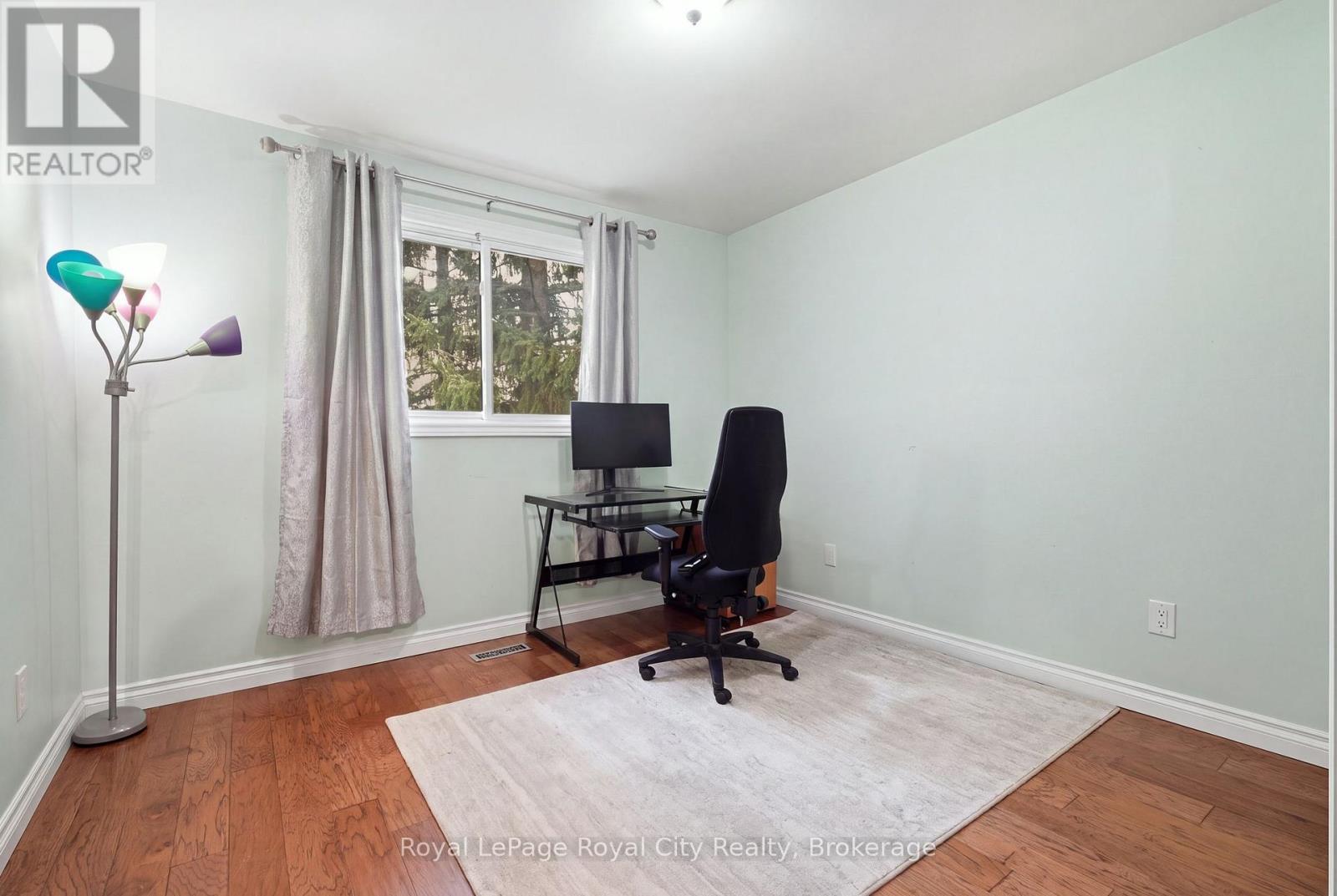 Upper - 37 Mcilwraith Crescent Property Photo 21