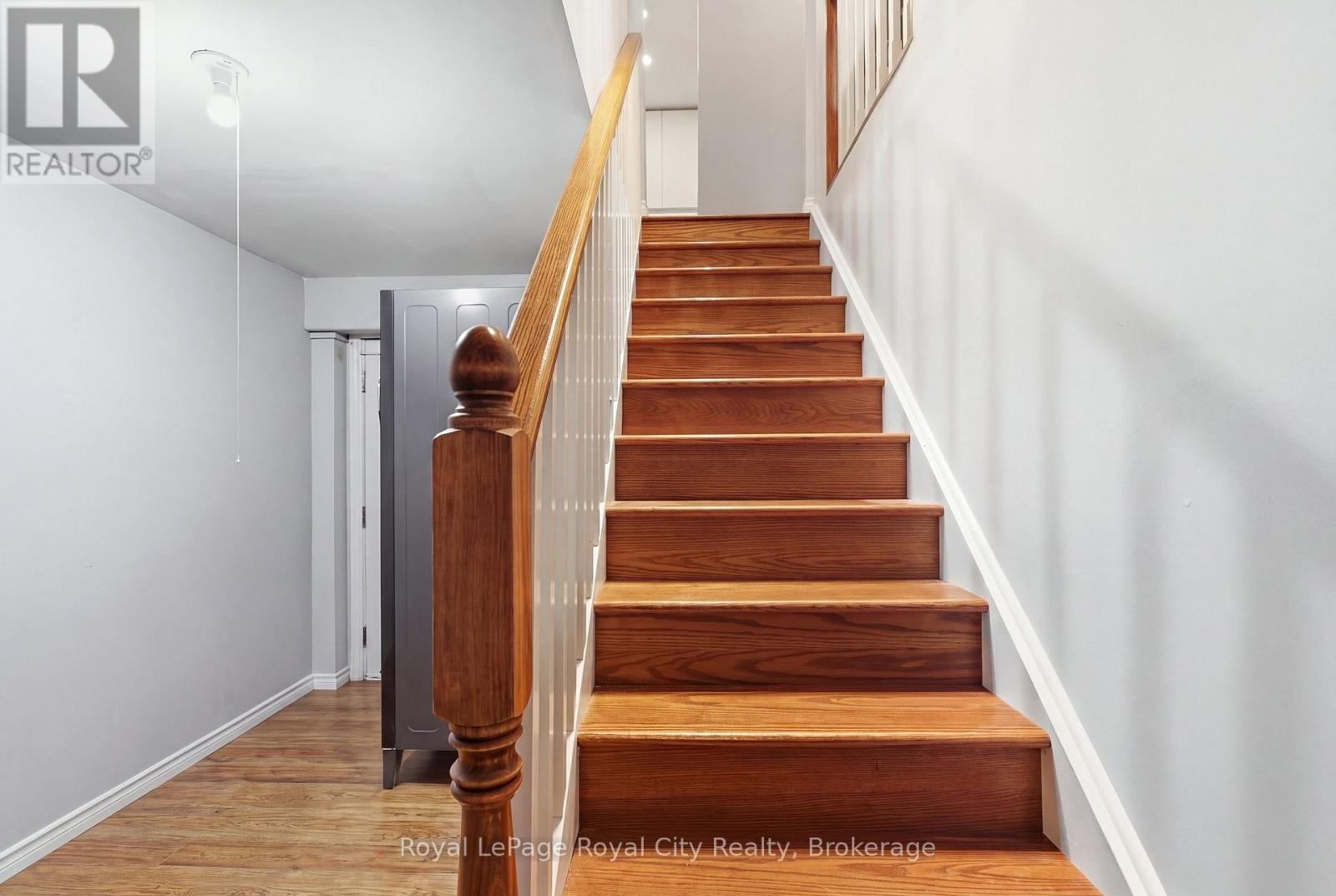 Upper - 37 Mcilwraith Crescent Property Photo 23