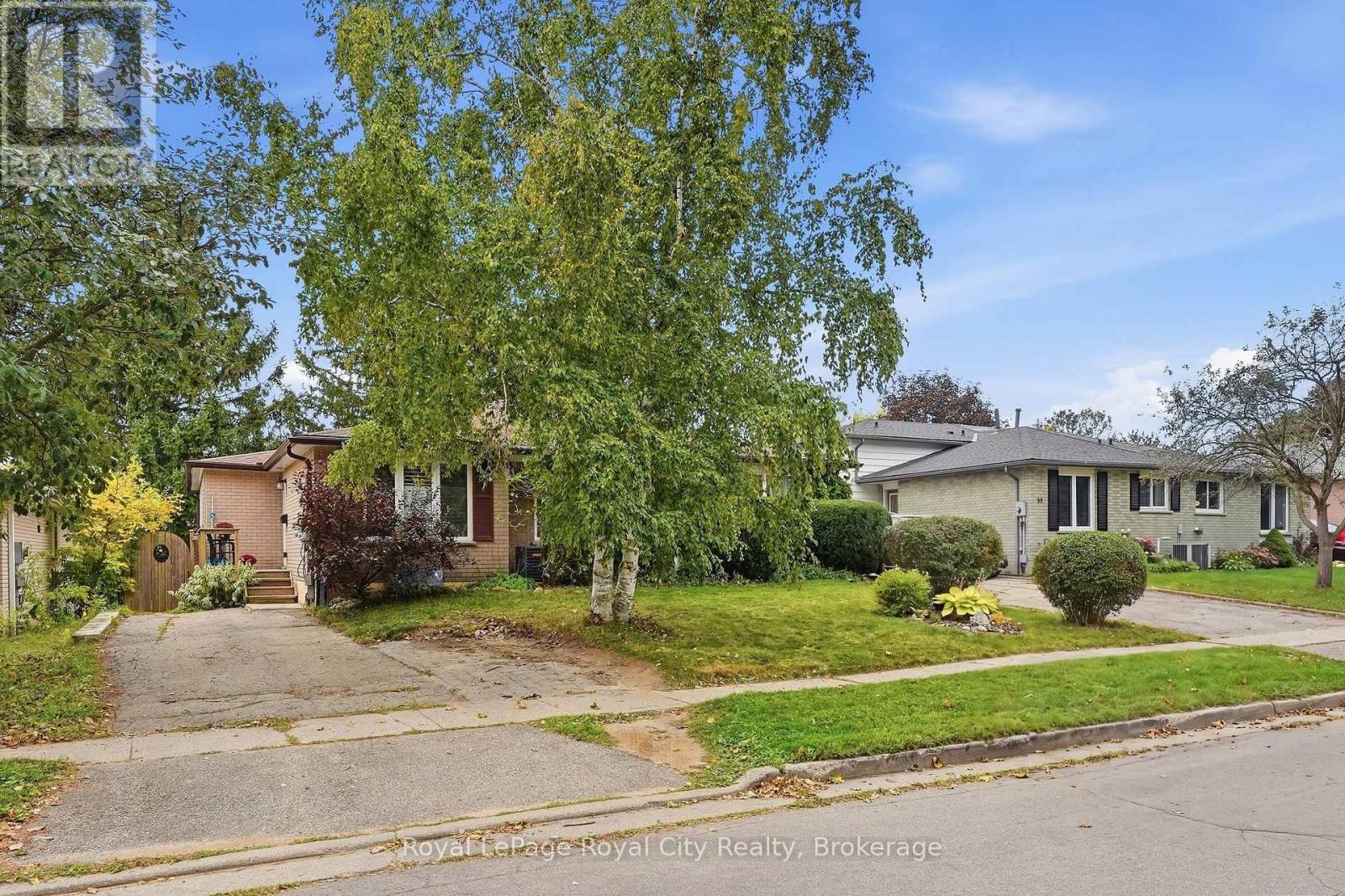 Upper - 37 Mcilwraith Crescent Property Photo 26