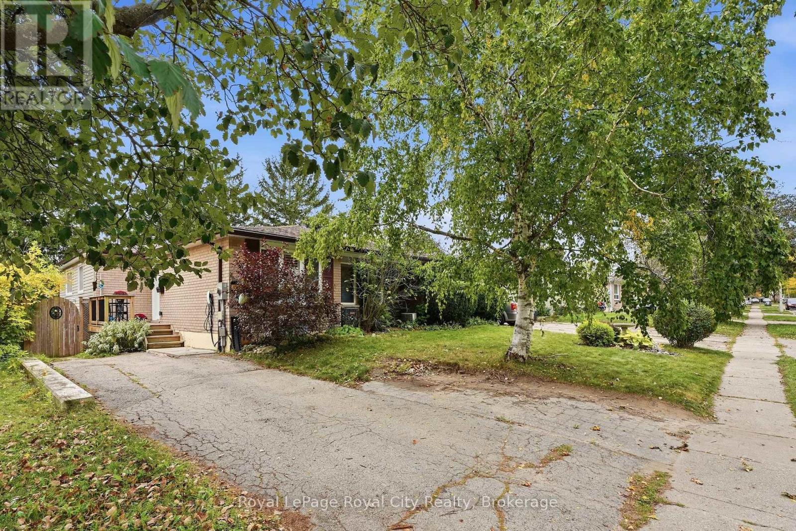 Upper - 37 Mcilwraith Crescent Property Photo 27