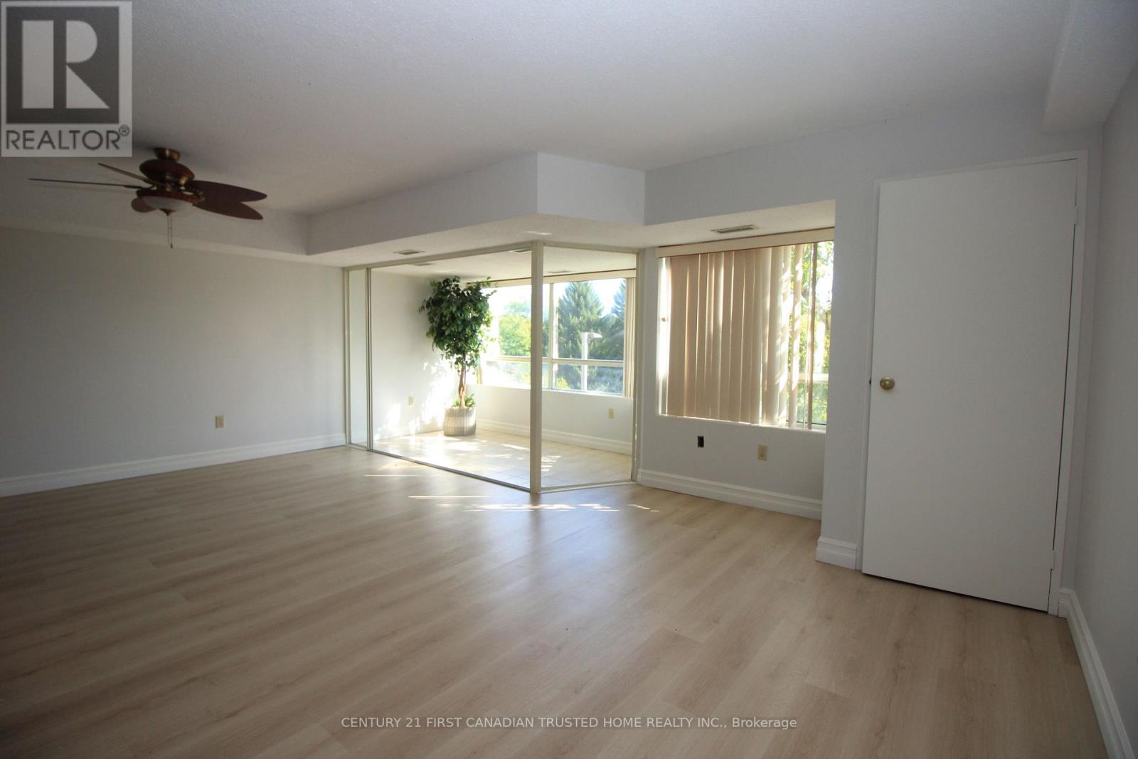 209 - 521 Riverside Drive Property Photo 4