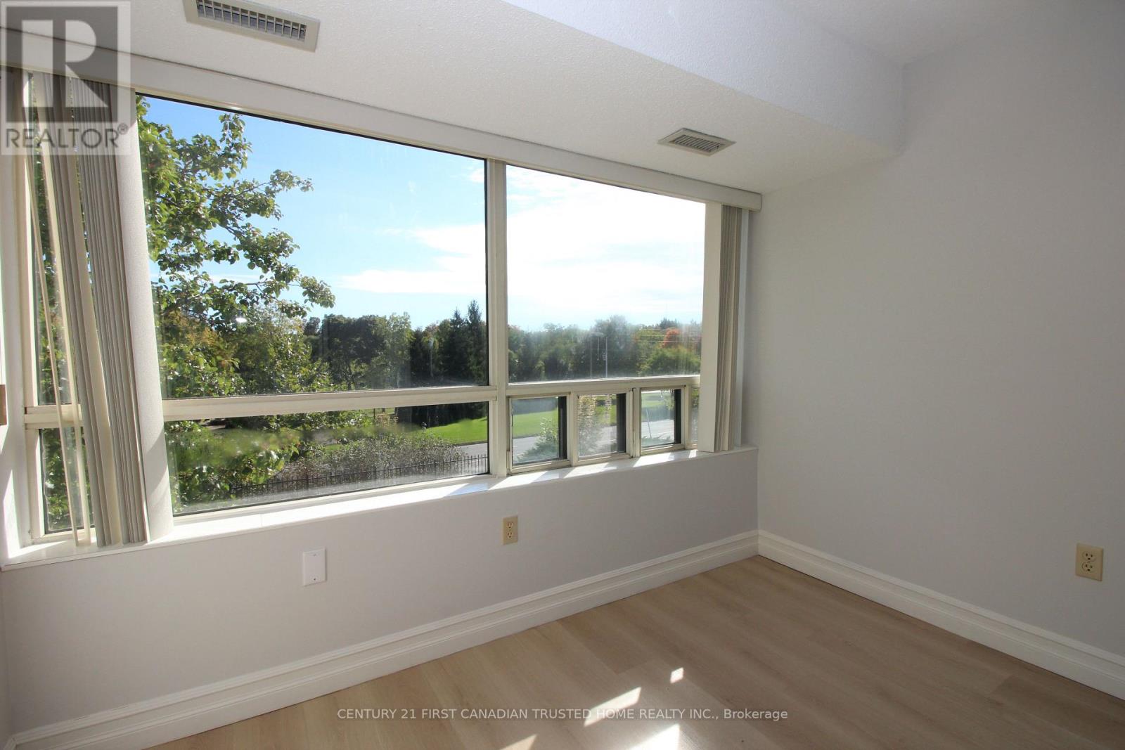 209 - 521 Riverside Drive Property Photo 5