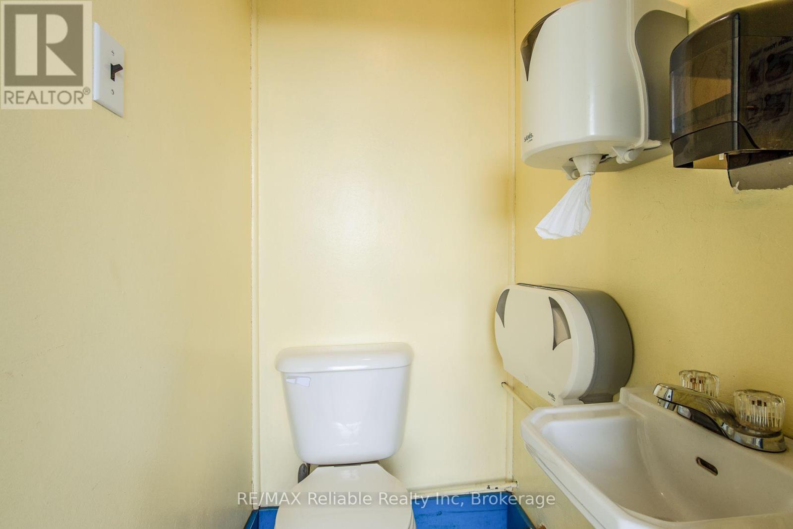 6 London Road Property Photo 27