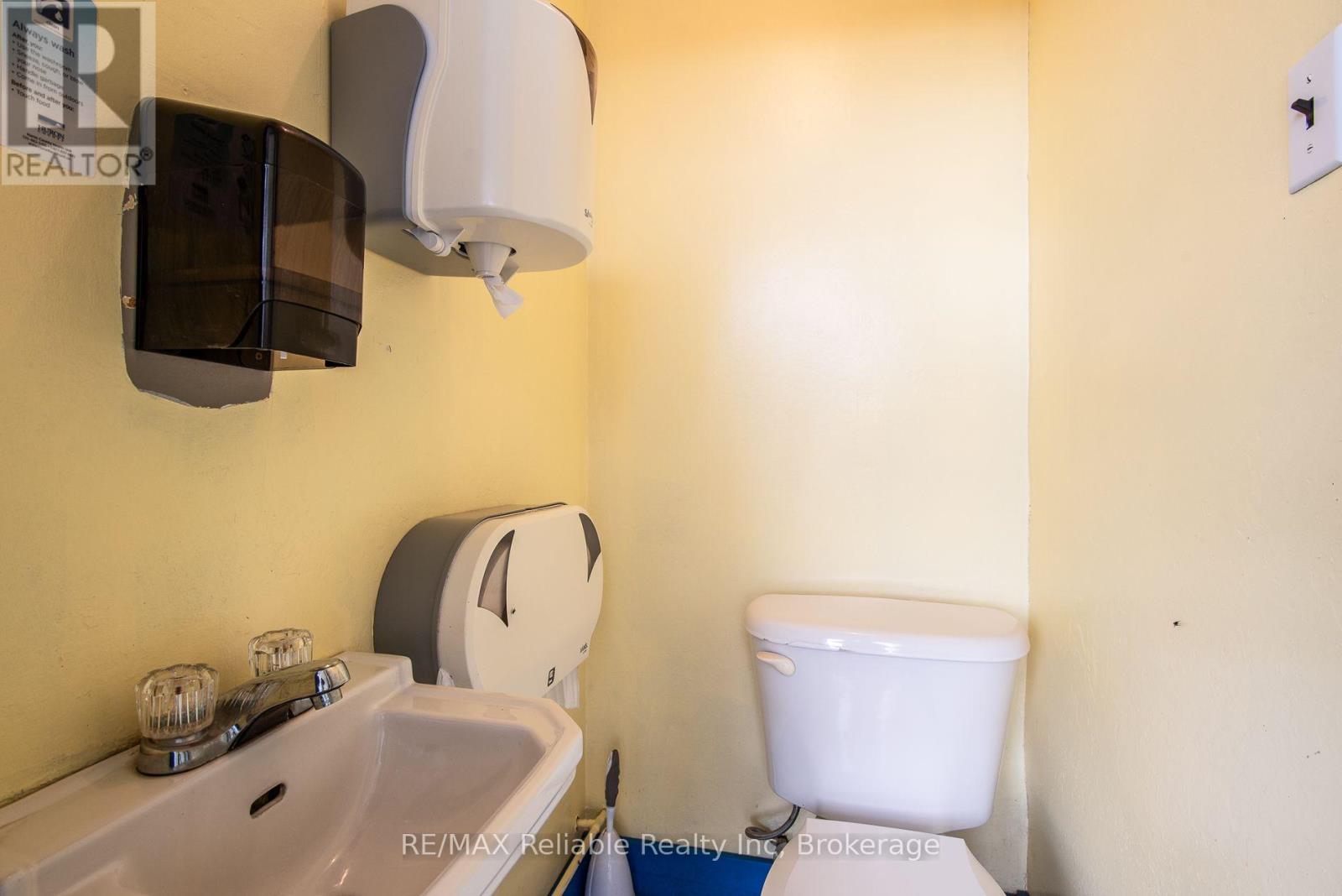 6 London Road Property Photo 28