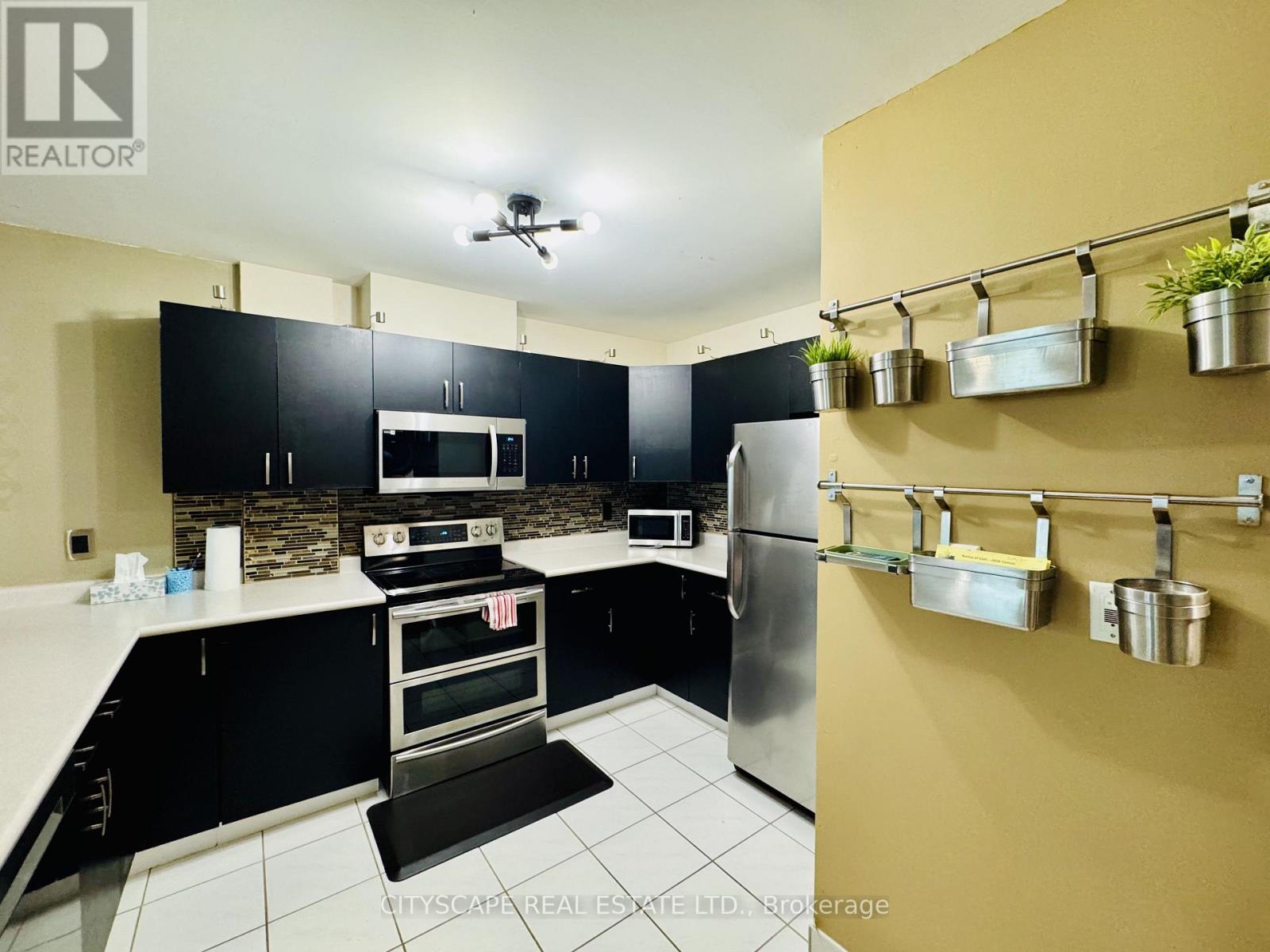 5f - 540 Ouellette Avenue Property Photo 9