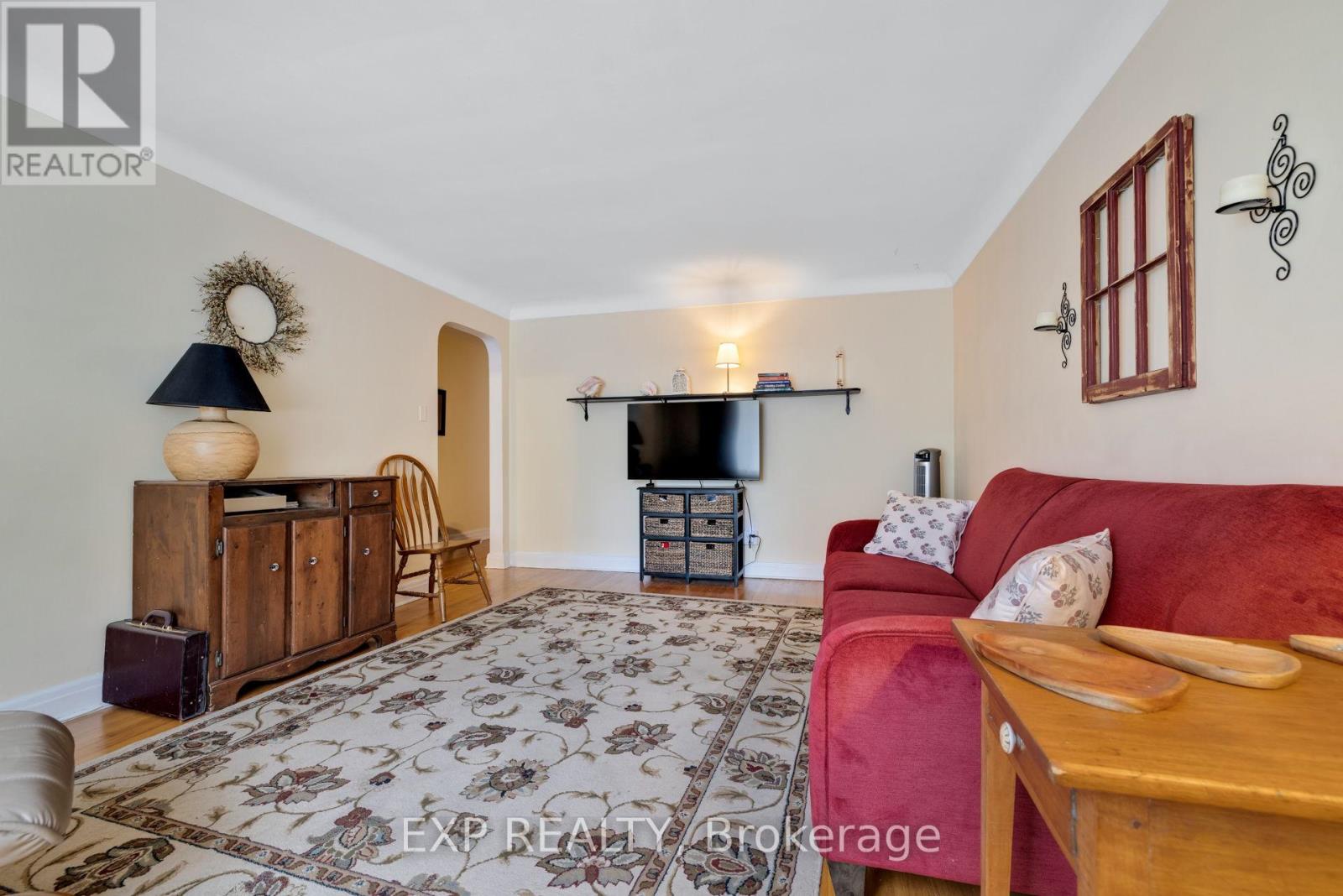 50 Holland Avenue Property Photo 7