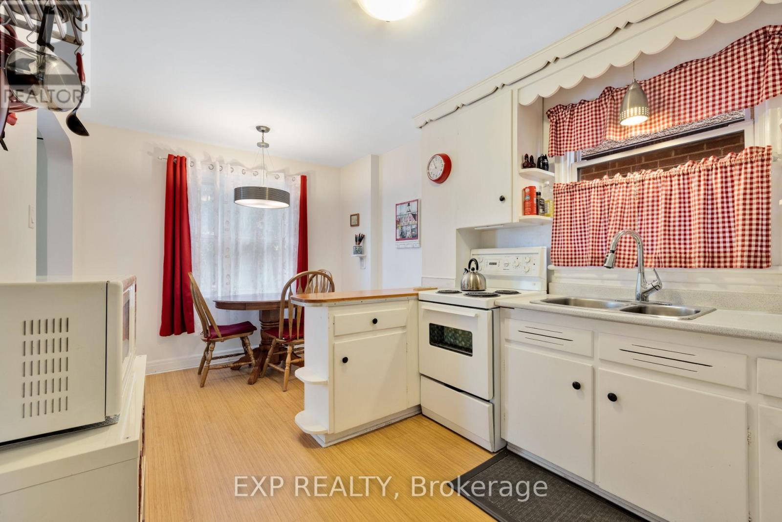50 Holland Avenue Property Photo 9