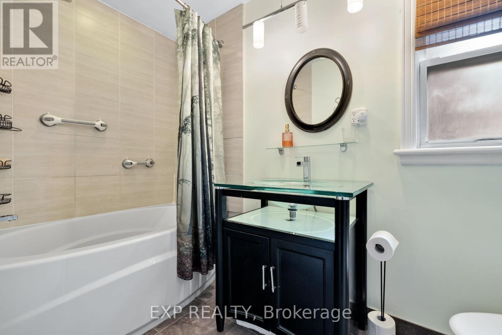 50 Holland Avenue Property Photo 13