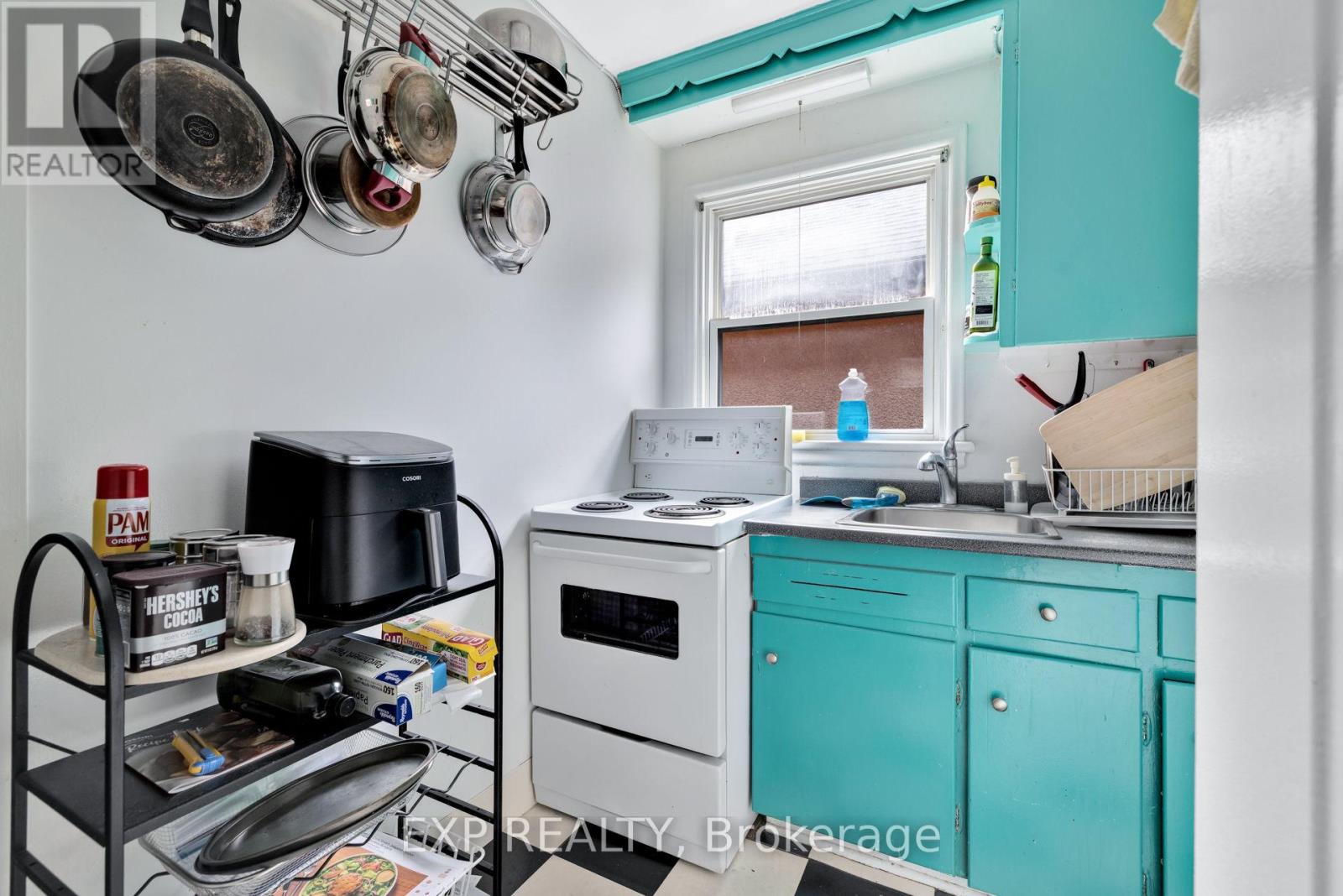 50 Holland Avenue Property Photo 21