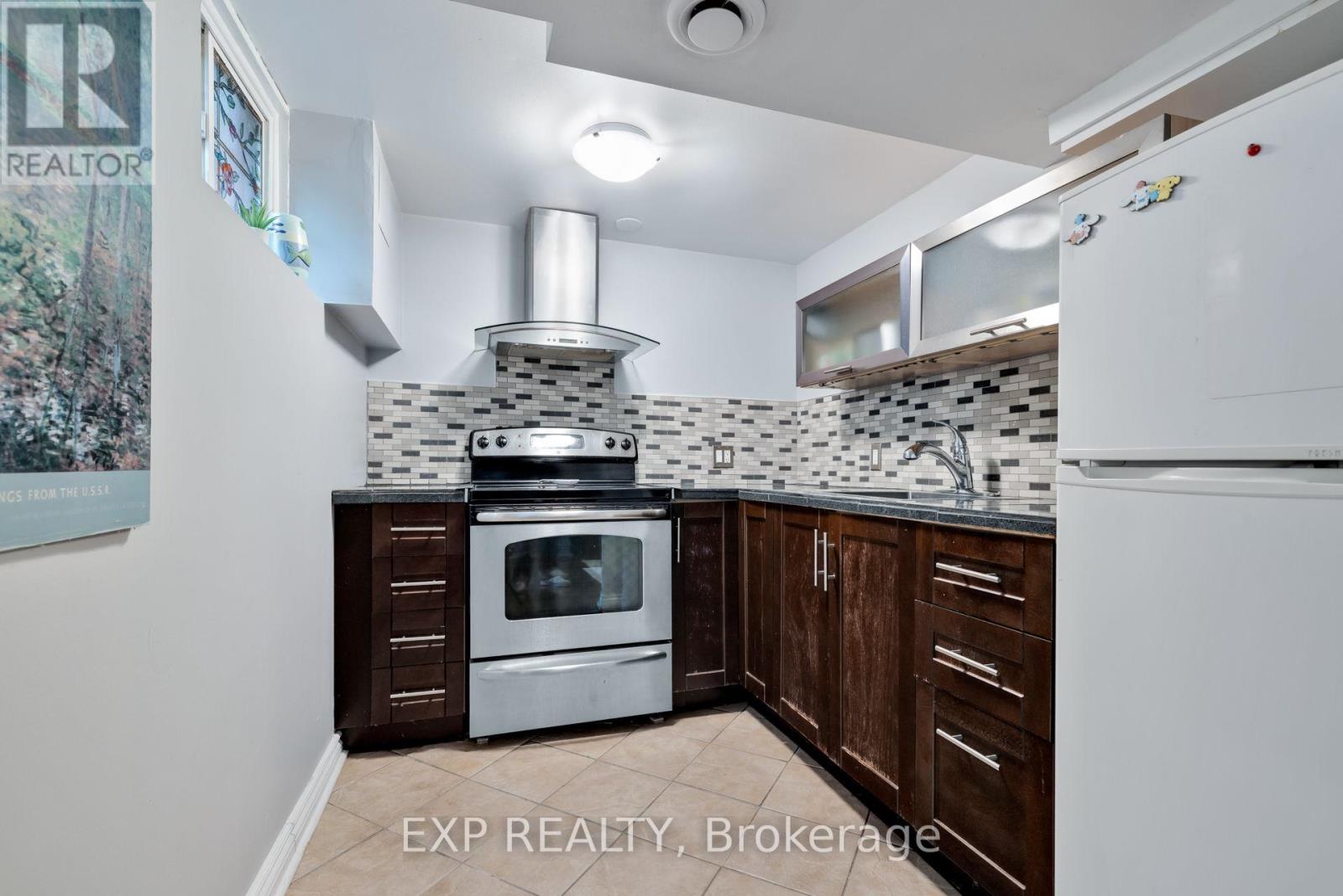 50 Holland Avenue Property Photo 32